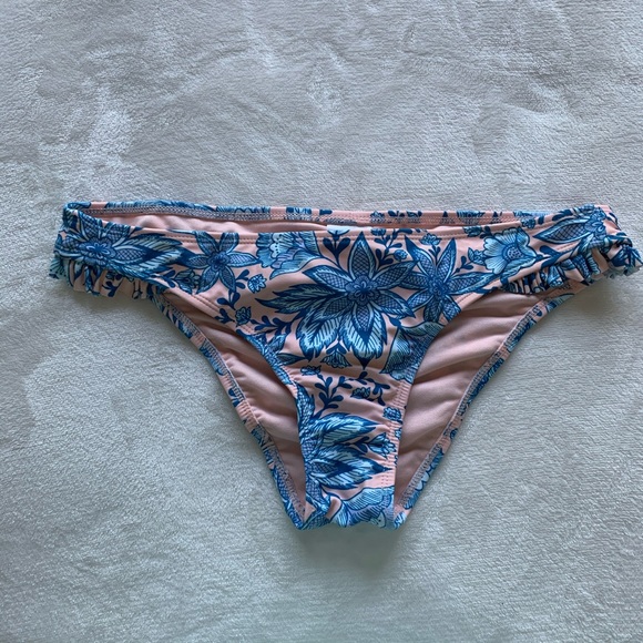 Women’s Bikini - Picture 2 of 7